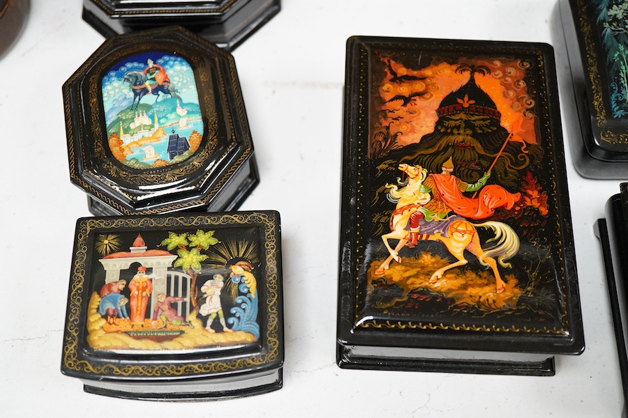 Fifteen Russian lacquer trinket boxes, mostly 1990’s, largest 15cm wide